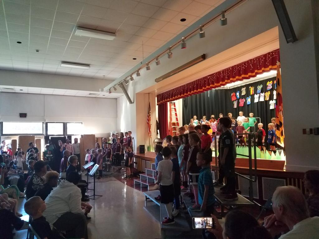 MrLoyMusicTeach's tweet photo. Packed house at Brunswick tonight for their Second Grade musical!  Sounds great @cookchorus and Mrs. Cheek. https://t.co/HkuVfOY8Hf