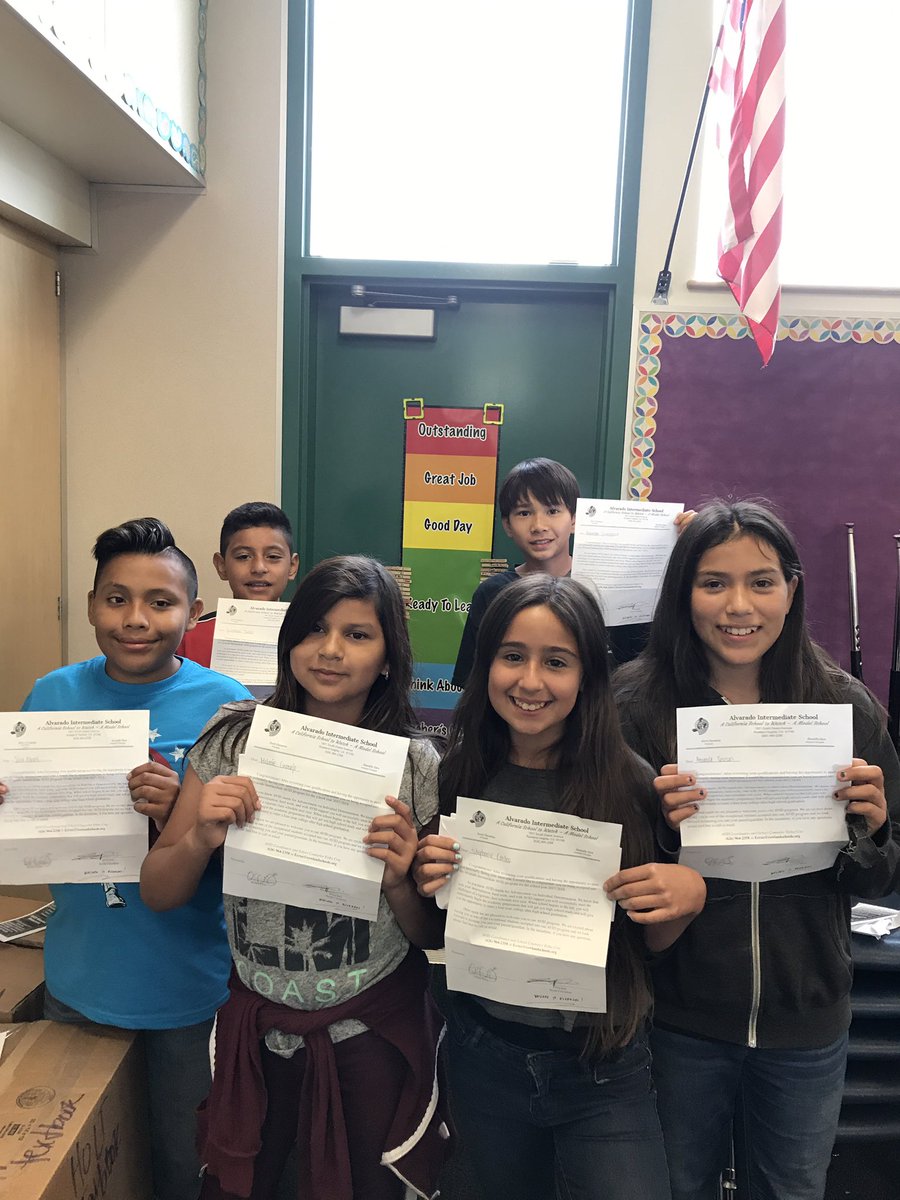 rascalgarrett's tweet photo. These #Rascals are excited to be #matadors and are ready for @AISMatadors #avid #proudteacher #room42 #rascalride #oncearascalalwaysarascal https://t.co/wxXLxFMrMm