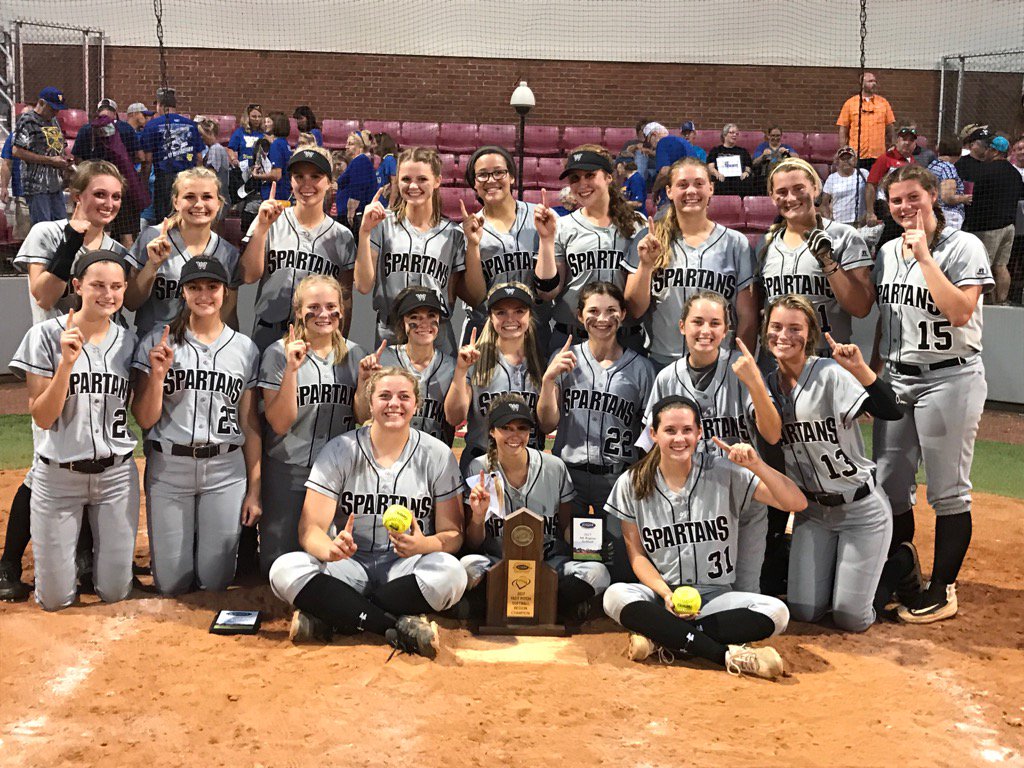 RealDYates's tweet image. South Warren Lady Spartans with the trophy.