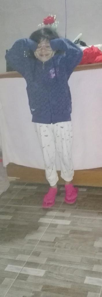 anidiyi1's tweet photo. @Tercer_Tiempo  @LaOlitte saludos desde villa hayes #Nadiyi #SuperBota #SuperZapatilla  😂😂😂😂😂😂😂😂 https://t.co/751fa2iqFR