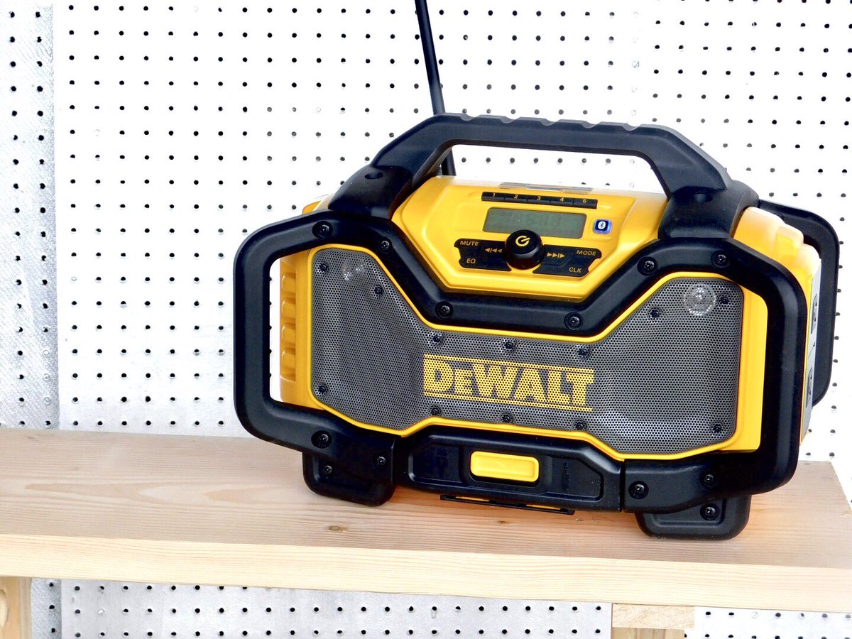 smashingdiy's tweet image. Check out my tool review for the @DEWALTtough Bluetooth Radio Charger handmade-haven.com/blogs/tool-rev…