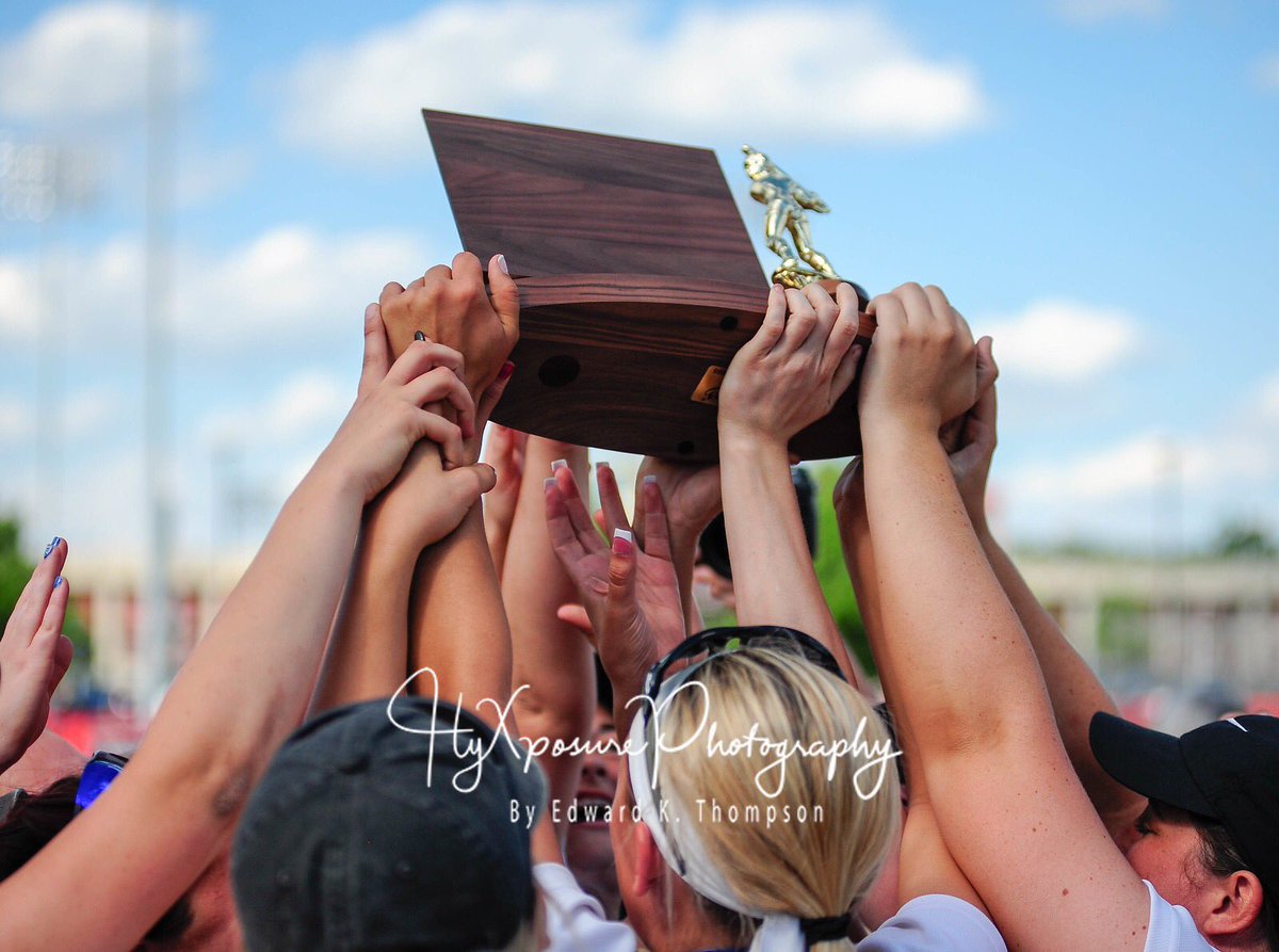 ThompsonFoto12's tweet photo. @baileyparshall @BvasdAthletics @BVAFootball Congrats BVA!! Proud to have been able to cover the historic season. #NotDoneYetThough https://t.co/mz82RhVlvb