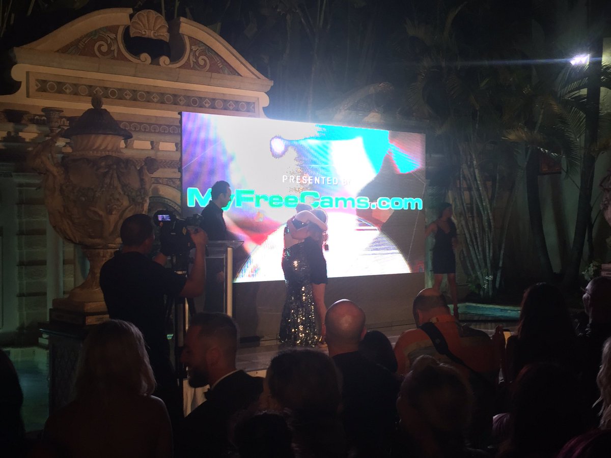 Holy 😱 <a href="/ElaDarling/">Stoned Adulterer</a> is the #XBIZmiami Special Honoree and <a href="/ZhaddieGrey/">Princess Peach🇵🇸</a> got to present her award!! #VRporn #VirtualReality