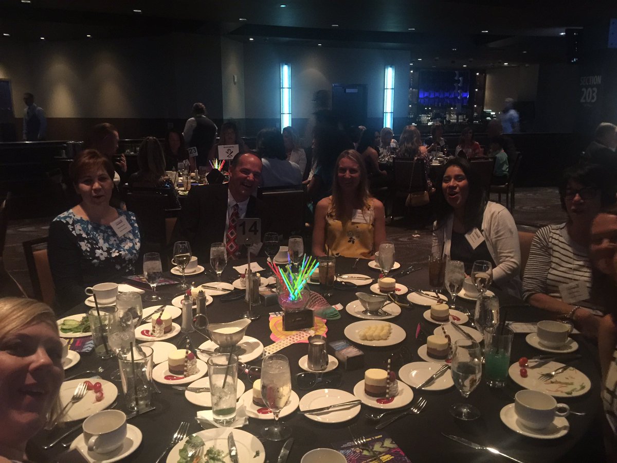 ChandlerUnified's tweet photo. Carlson Elementary in the house for Principal Leo Schlueter @schlueterl recognized by @chandlerchamber as School Administrator of the Year! https://t.co/ettEPBwUqL
