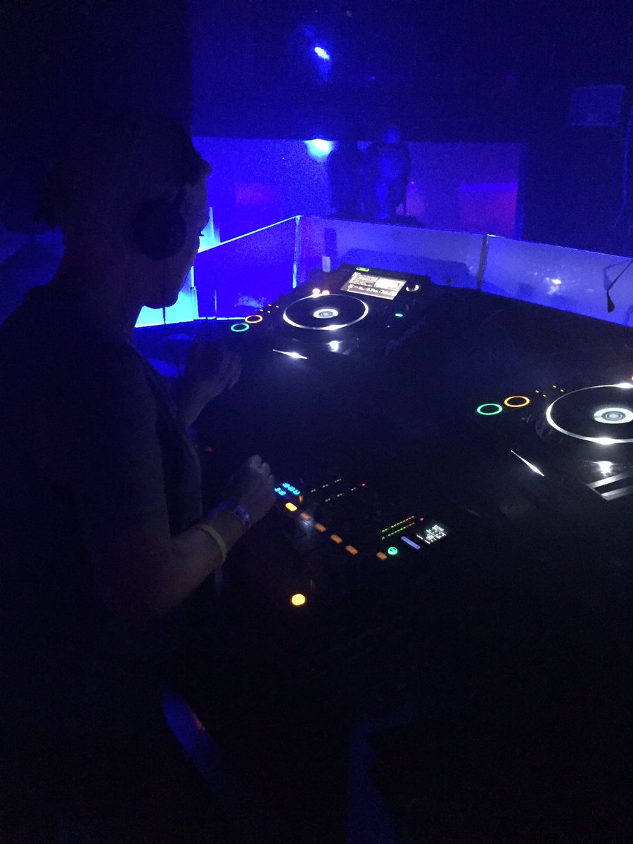 ibizassential's tweet photo. @Plastik_Ibiza rammed on a Thursday night with Helen Dickinson smashing it on the decks... yeah. X #ibiza #sanantoniibiza #ibiza2017 #vip https://t.co/0dcY6mfwHZ