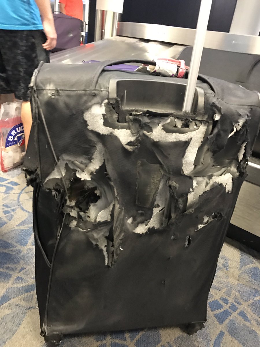 MisiakZac's tweet image. How did you do this to my bag @AmericanAir ? Thanks for ruining over $2500 of stuff and THEN treating me worse than you did my bag. #AATeam👎