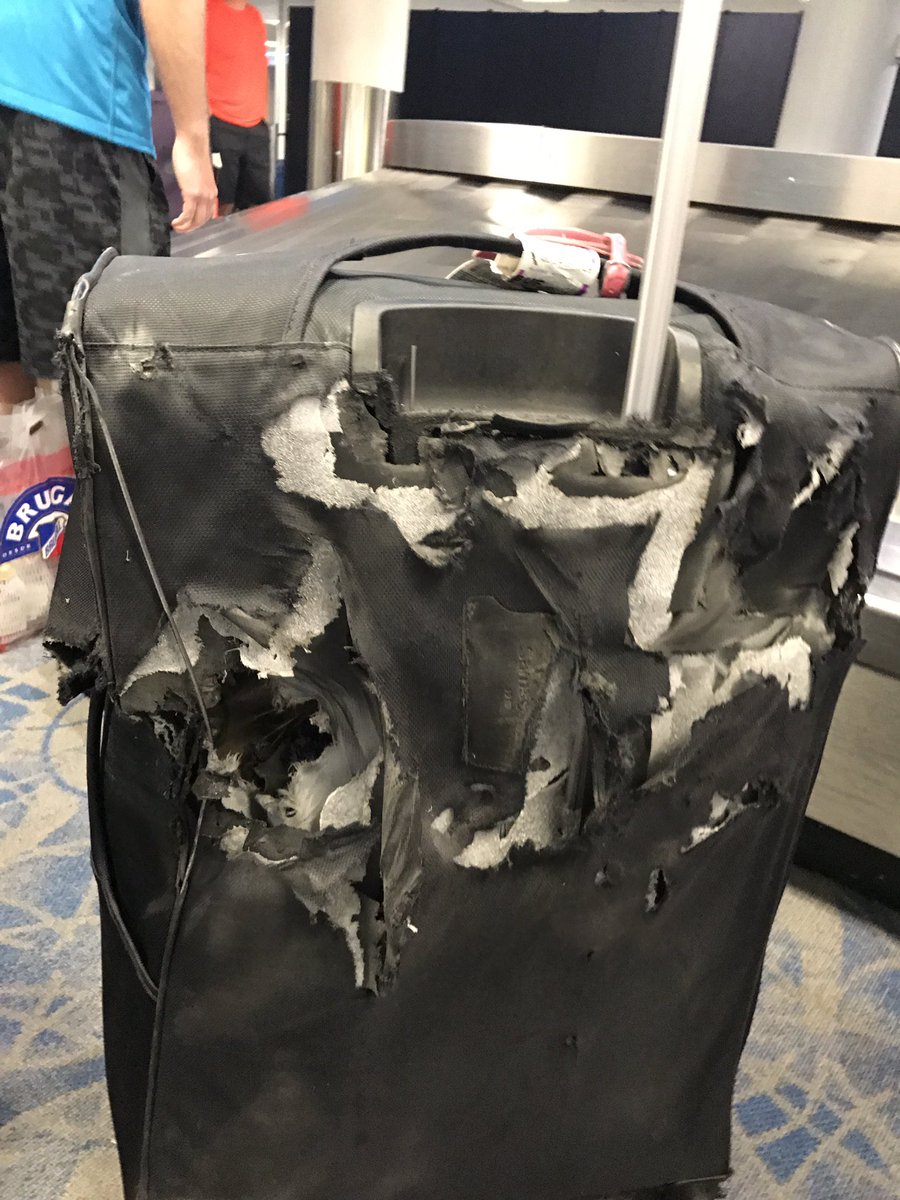 MisiakZac's tweet image. How did you do this to my bag @AmericanAir ? Thanks for ruining over $2500 of stuff and THEN treating me worse than you did my bag. #AATeam👎
