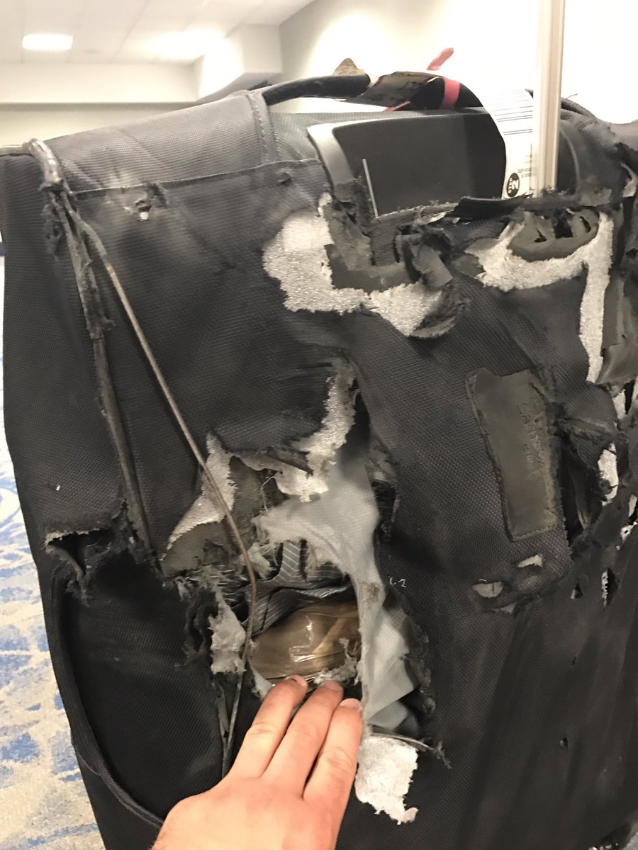 MisiakZac's tweet image. How did you do this to my bag @AmericanAir ? Thanks for ruining over $2500 of stuff and THEN treating me worse than you did my bag. #AATeam👎