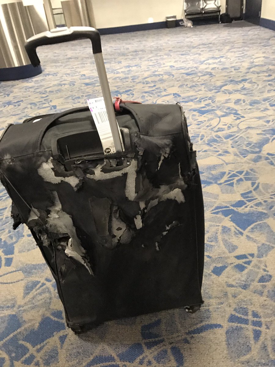 MisiakZac's tweet image. How did you do this to my bag @AmericanAir ? Thanks for ruining over $2500 of stuff and THEN treating me worse than you did my bag. #AATeam👎