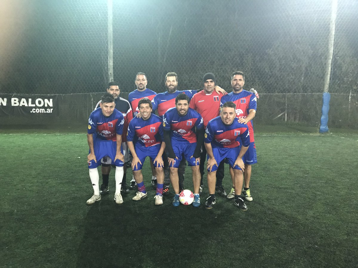 TigreSenior's tweet photo. Amistoso a beneficio @grooming 
Tigre Senior vs Selección Showbol https://t.co/n5HtbxKvqH