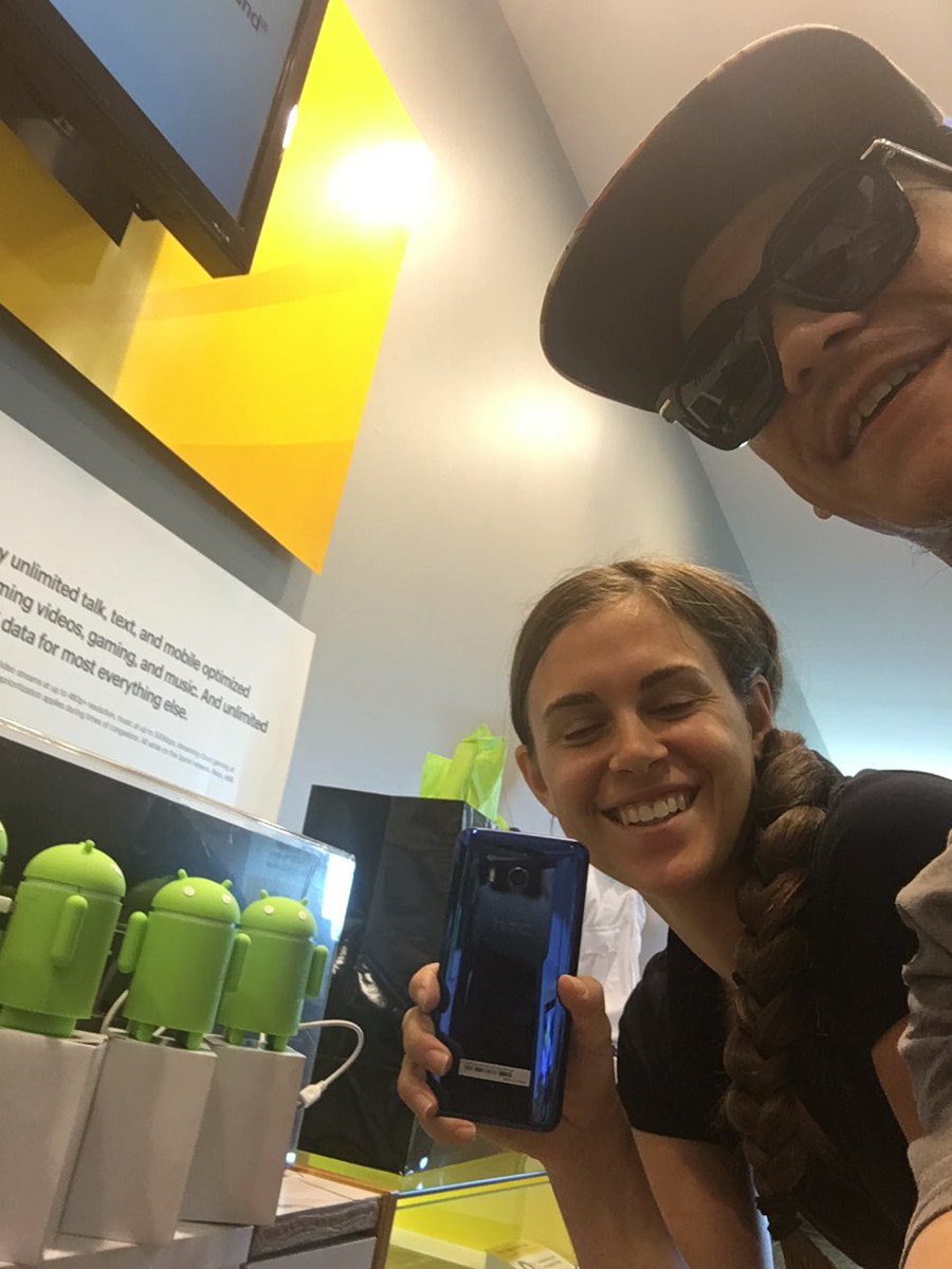 Luis_Magu_PR's tweet photo. @HTCUSA having an atme event at sprint store Adams Ave come they and check out the new #HTCu11 #agentyeager https://t.co/OlW4Mm92Oo