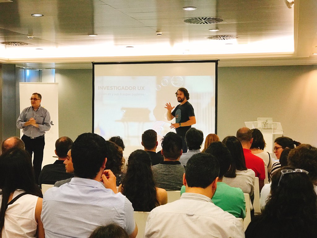 MoyanoUX's tweet photo. Gracias @kschoolcom. Ser parte del #TheDigitalChange #Valencia junto a @sorprendida y @MiguelLopezGo ha sido un auténtico placer 🍻 https://t.co/cW4t9MluWk