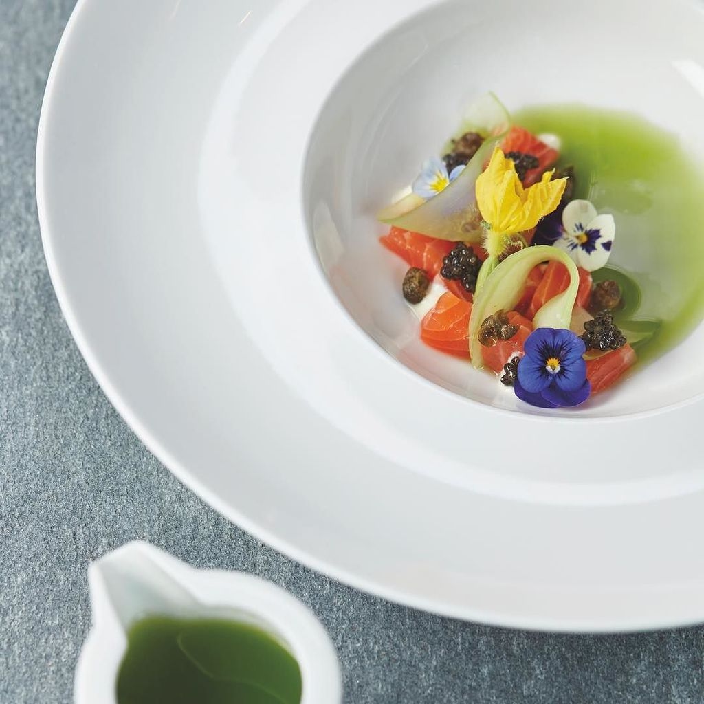 mikereidchef's tweet image. #tbt Salmon Tartare | Cucumber Consommé | Pickled Cucumber | Creme Fraiche | Caviar @mrestaurants_ #toplondonrestaurants #mikereidchef