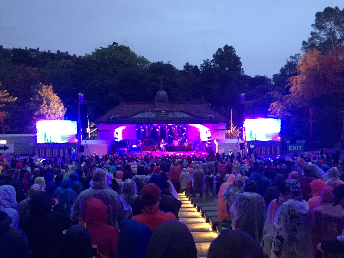 Fantastic night <a href="/JackSavoretti/">Jack Savoretti</a> 
Dancing in the rain in Glasgow .
Loved it