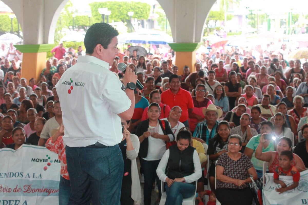 JorgeZarateMed's tweet photo. #Juntos, en Loma Bonita, Tuxtepec, con autoridades municipales y estatales entregamos cartillas sociales a beneficiarias. https://t.co/5UHFbbZfOE