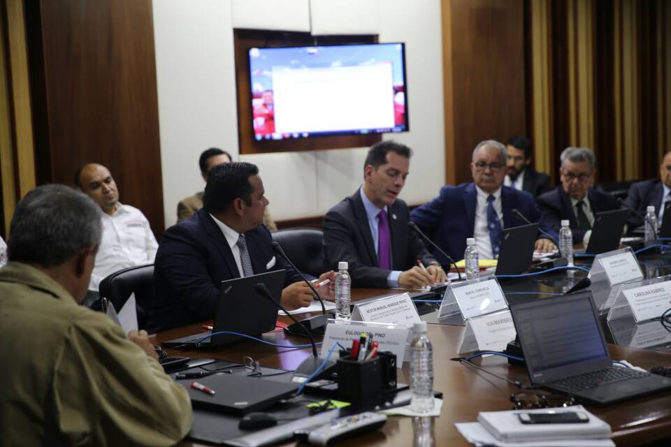 fedeindustria's tweet photo. Desde @PDVSA se realiza reunión del #MotorHidrocarburos para el fortalecimiento de las Empresas de Capital Mixto y la producción nacional https://t.co/bcmo9kRbZU
