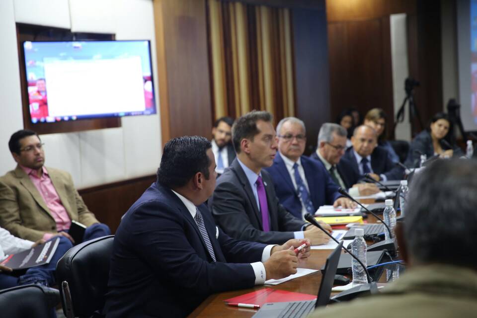 fedeindustria's tweet photo. Desde @PDVSA se realiza reunión del #MotorHidrocarburos para el fortalecimiento de las Empresas de Capital Mixto y la producción nacional https://t.co/bcmo9kRbZU