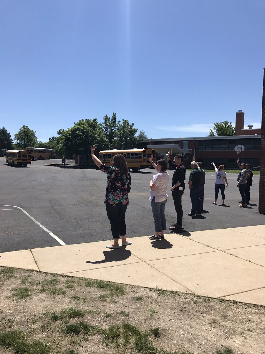 MrsJRedding's tweet photo. 2016-17 school year is in the books. Happy summer! See you all in 2017-18! #LearningFSD79 @FSD79 @SYmathprobs @lizteach7 https://t.co/1d3cIn9bnV