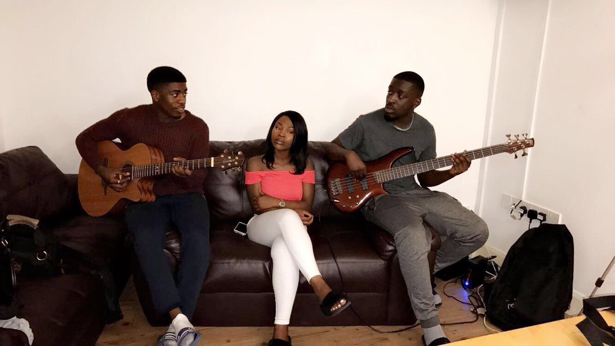 JStrings_'s tweet photo. Video soon dropping @Eniola_Belle @uncleEz_ #guitar #gospel #Jstrings #music #guitarist #soul https://t.co/HrpQYwAjZw