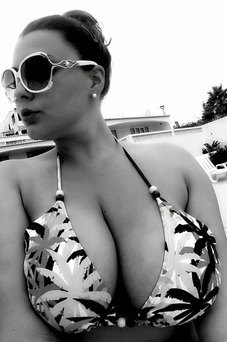 #bikini #b&amp;w #hugetits #bigboobs #cleavage #sunglasses #pearls #pout https://t.co/NfvQQrZGOn<a href="/tag/bikini"class="tags">#bikini</a><a href="/tag/b"class="tags">#b</a><a href="/tag/hugetits"class="tags">#hugetits</a><a href="/tag/bigboobs"class="tags">#bigboobs</a><a href="/tag/cleavage"class="tags">#cleavage</a><a href="/tag/sunglasses"class="tags">#sunglasses</a><a href="/tag/pearls"class="tags"><span>#pearls</span></a><a href="/tag/pout"class="tags"><span>#pout</span></a>