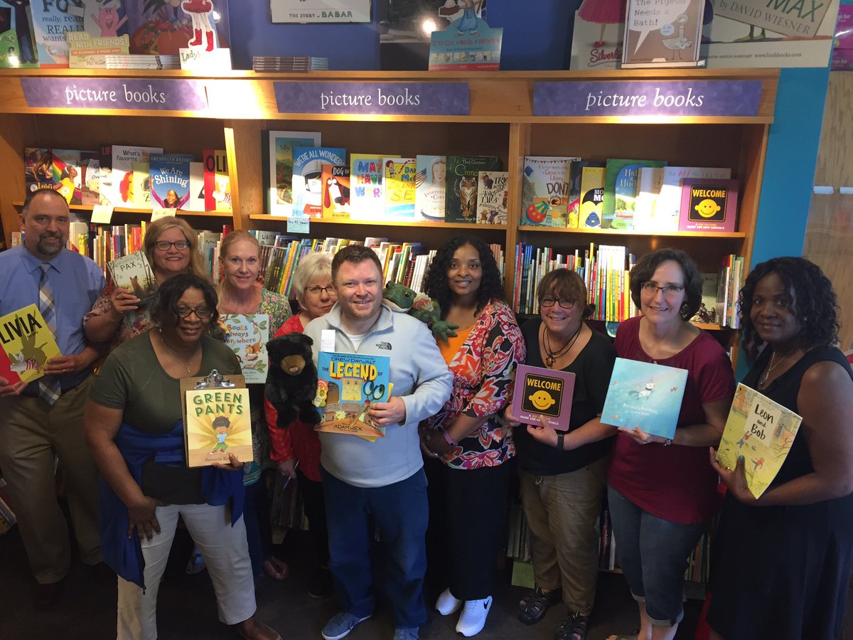 libraries_work's tweet photo. Happiness is working with MPS librarians. @checkitoutmps #MPSproud https://t.co/OfHif5VTxw