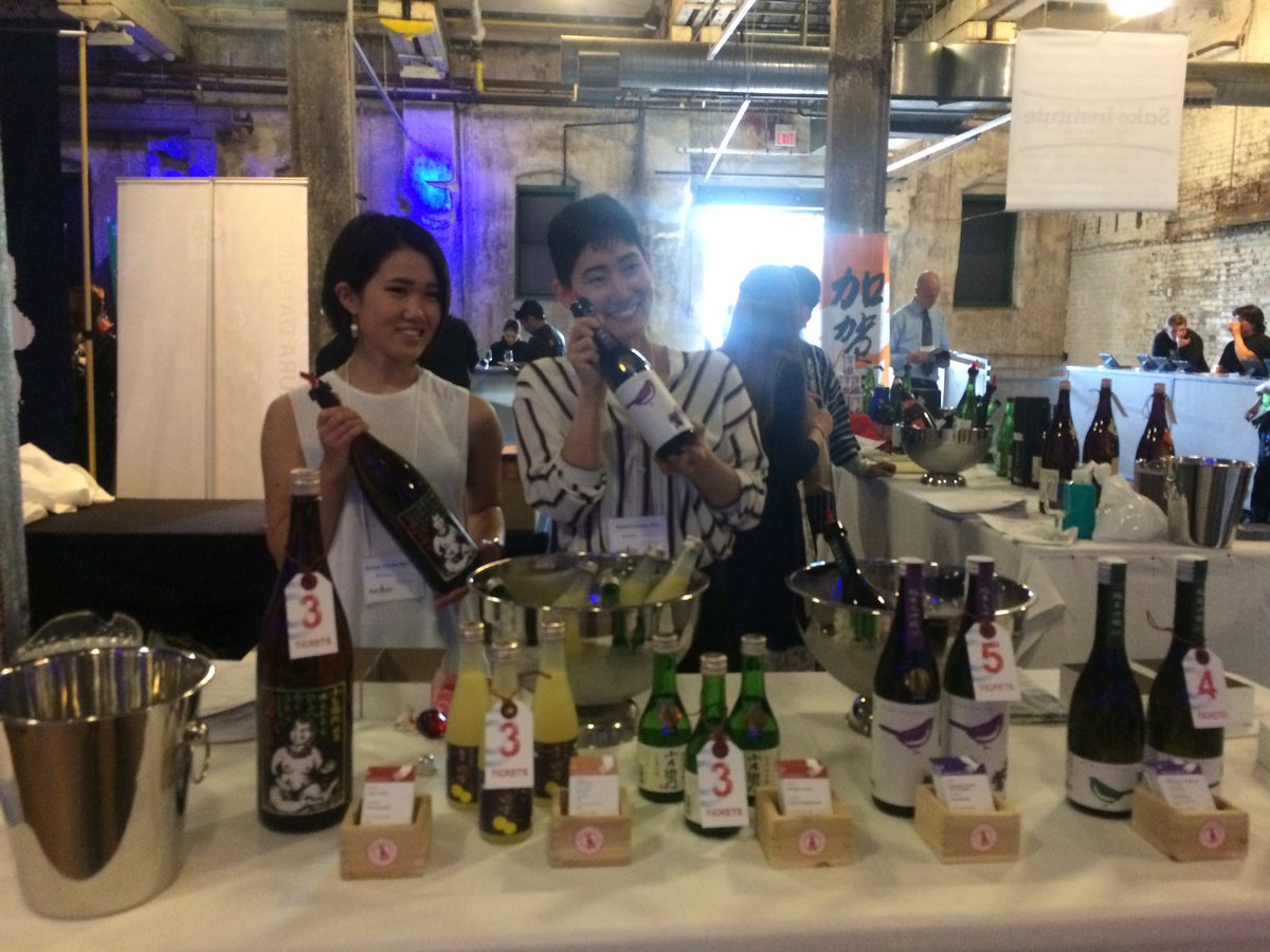 JonGauthier's tweet photo. The Darth Sake Samurai from @kiyokomiyashita&amp;the ladies from @thatslifewines Happy share there Sake @MetroWineSake #kampaiTO @KampaiToronto https://t.co/wLa7DM83Oy