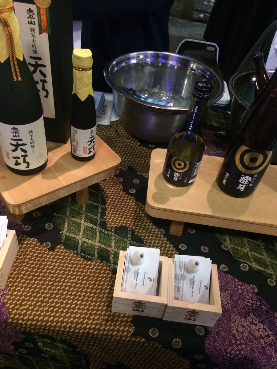 JonGauthier's tweet photo. The Darth Sake Samurai from @kiyokomiyashita&amp;the ladies from @thatslifewines Happy share there Sake @MetroWineSake #kampaiTO @KampaiToronto https://t.co/wLa7DM83Oy