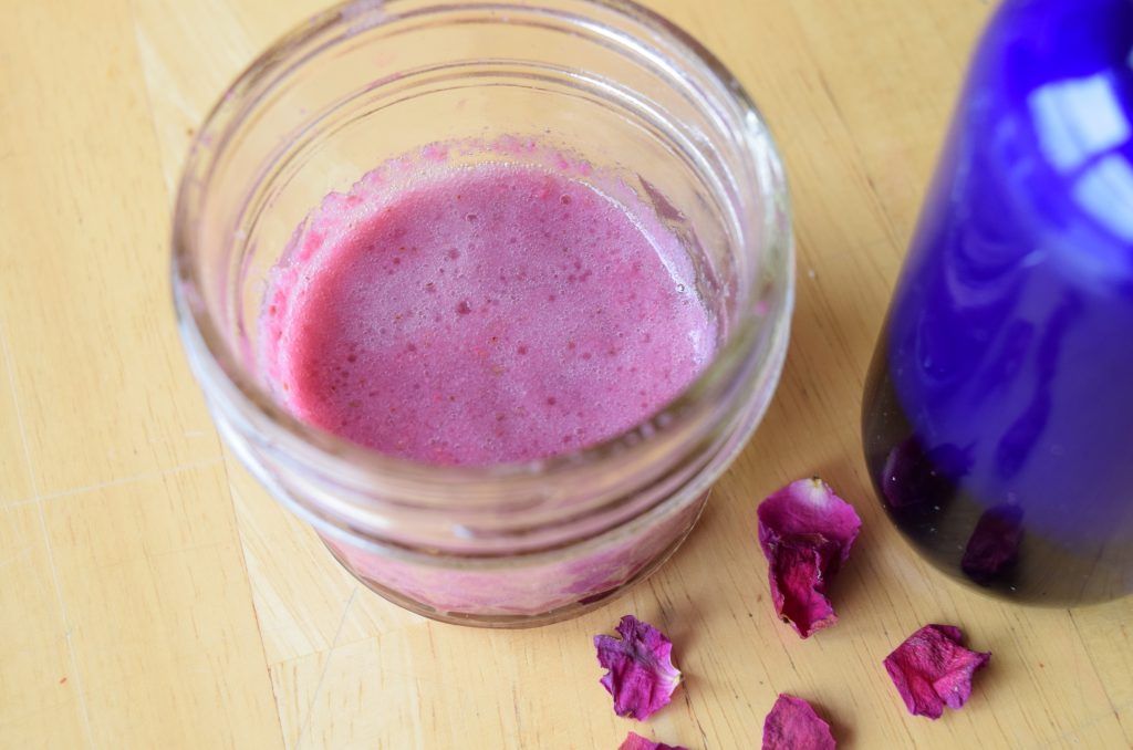 yerba_mama's tweet photo. This looks perfect for summer! RT @learningherbs: Make Your Own Rose and Aloe Cooling Lotion and Spray https://t.co/8oypN9pxvn via @aspiringmomma https://t.co/P0Hy7VJaXf
