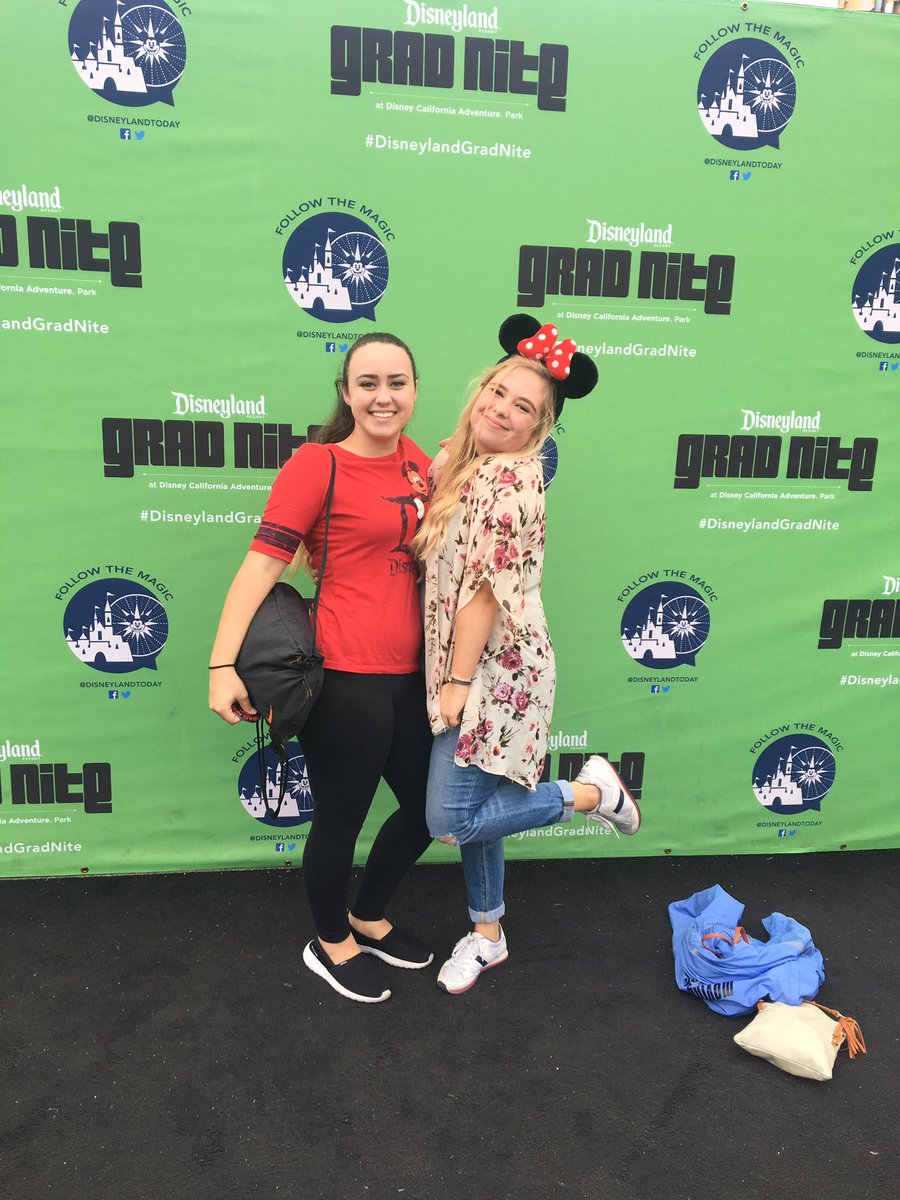 TheMadiSpazz's tweet photo. #disneygradnite https://t.co/arxct4Pzi3