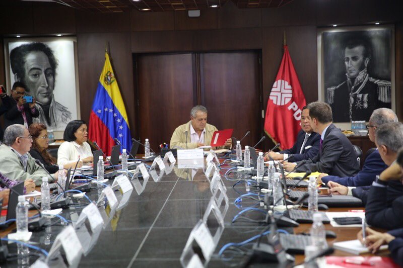 PDVSA's tweet photo. 🇻🇪📌 ¡Venezuela Productiva!

Durante reunión del Motor Hidrocarburos se revisan los avances de la alianza CVP y @fedeindustria https://t.co/go3olLm4dy