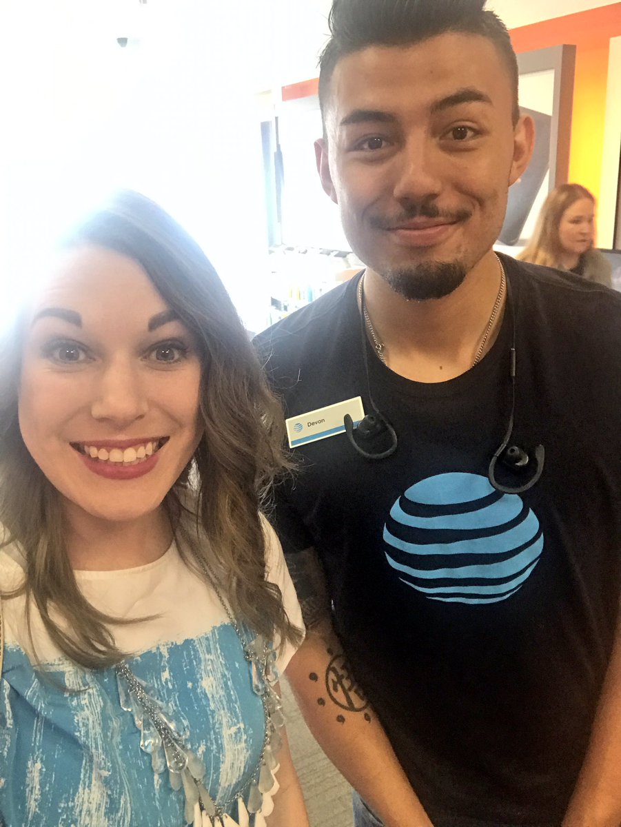 Amanda_K_Romero's tweet photo. Stop by @ATTChansonPlaza &amp; greeted by @DevonDenavaatt who has achieved 7 DIRECTV sales in the last 10 days- including 1 today! #Famous4TV https://t.co/etBynUaKvX