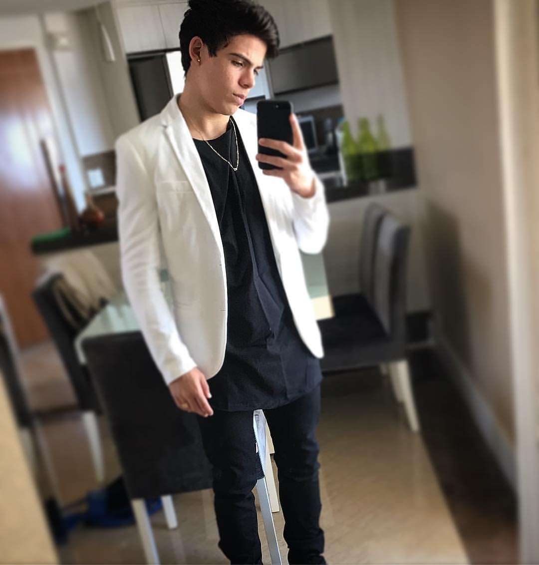 Devemos  sempre nos alegrar e agradecer 🙏