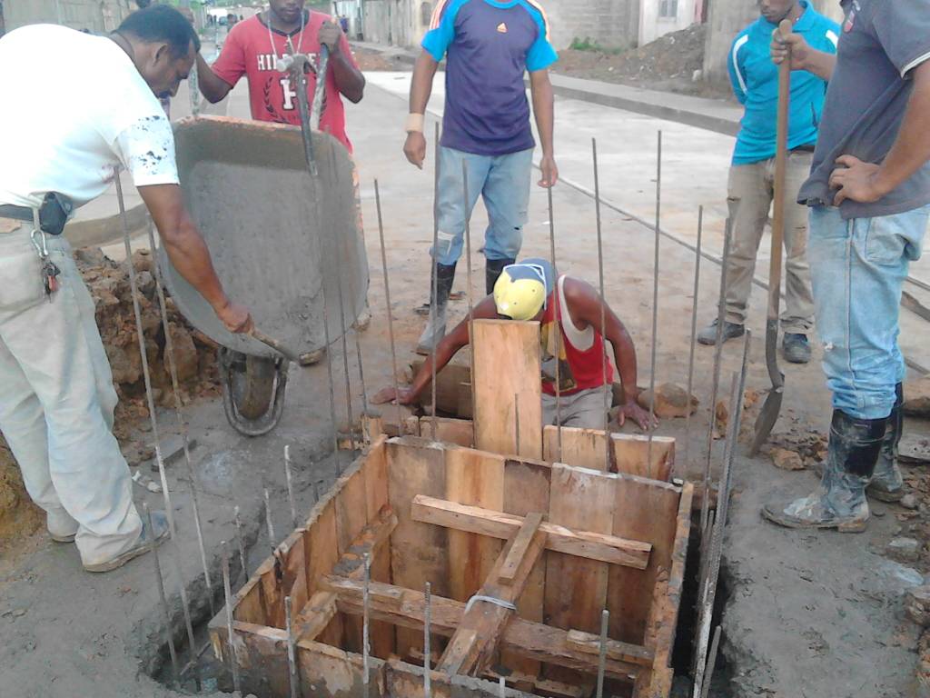 invialda1's tweet photo. #ContinuamosTrabajando @GobLizeta trabajando para todos, hoy vaciado de tanquilla en Los Chawaramos.#OACInvialda  @javiervicente83 https://t.co/fNZcz6LvJ3