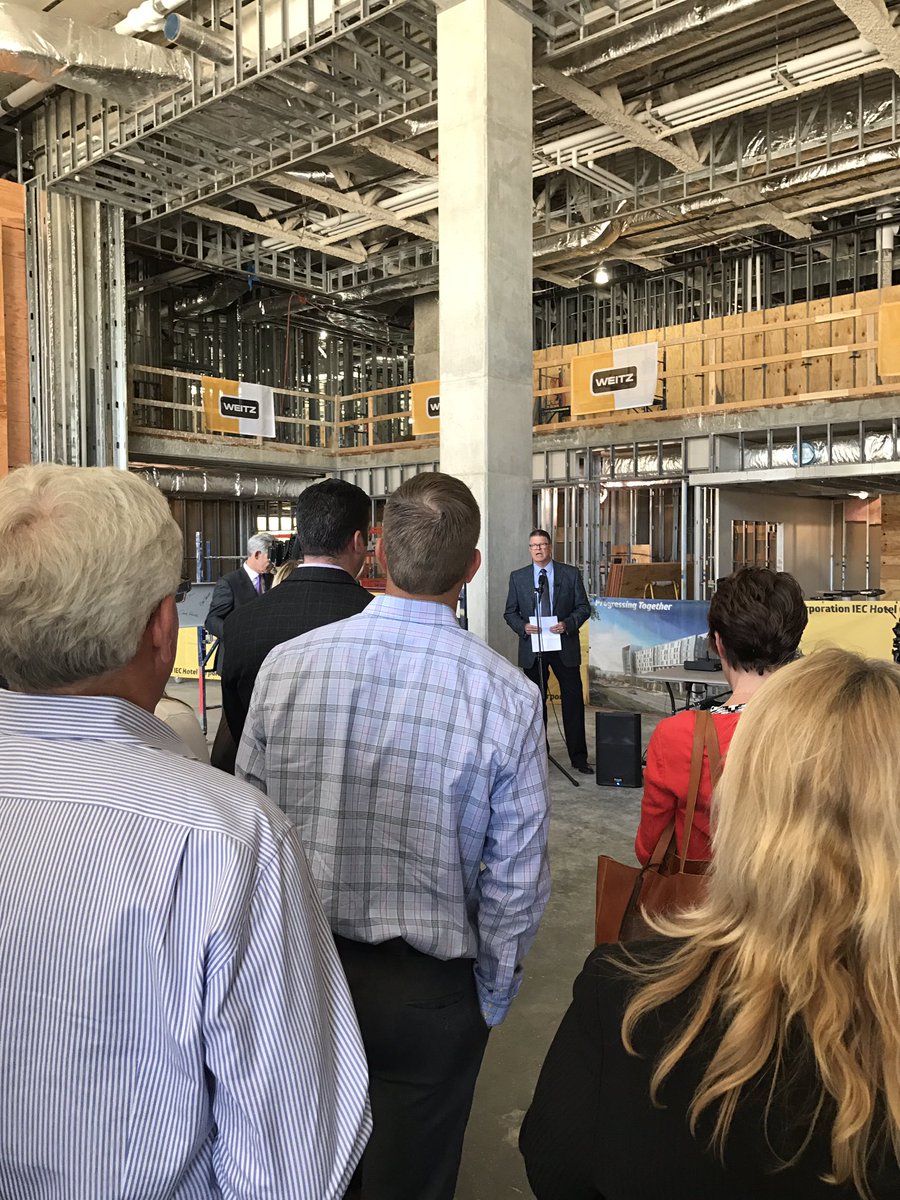 DSMpartnership's tweet photo. .@TheWeitzCompany hosts beam-signing event for the new #DSMUSA @HiltonHotels #hotel. The 330-room, 10,000 square-foot hotel opens in 2018. https://t.co/cw7E9ergCK