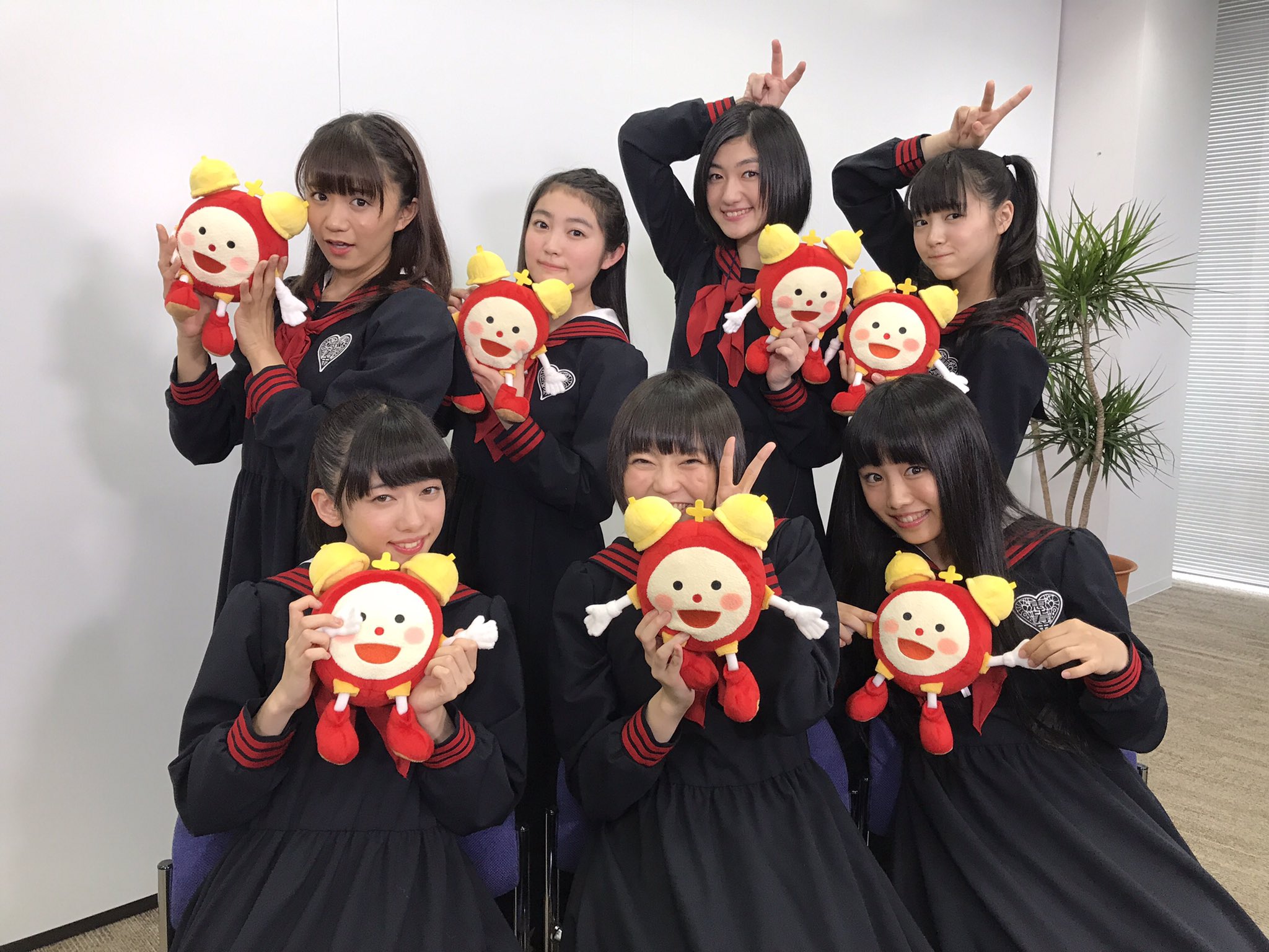 私立恵比寿中学 えびちゅう ツーショット 生写真 私立恵比寿中学 低学年メンバー OFFICIAL PHOTOBOOK」より