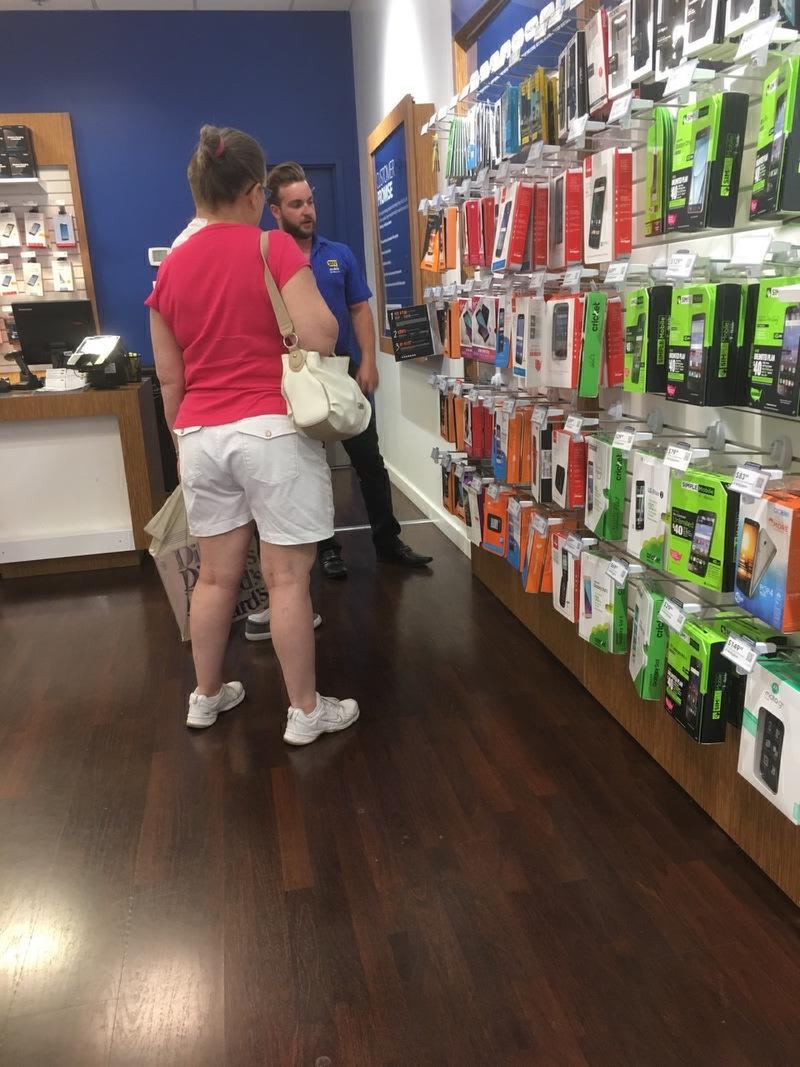 NickHorvat_NRAE's tweet photo. Sean showing the advantages of #Boost to the customers! 2 more on the board #bbyboostday @TimMiller44 @dougj2 https://t.co/uTYkaUcdvV