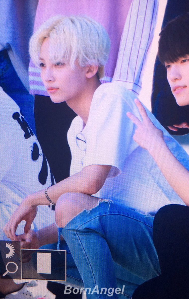 bornangel1004's tweet photo. 170602 뮤직뱅크
하니오빠 오늘도 넘 이뽀😭😭
#정한 #JEONGHAN #세븐틴 #SEVENTEEN #Al1 #울고_싶지_않아 @pledis_17 https://t.co/xzWo4joafj