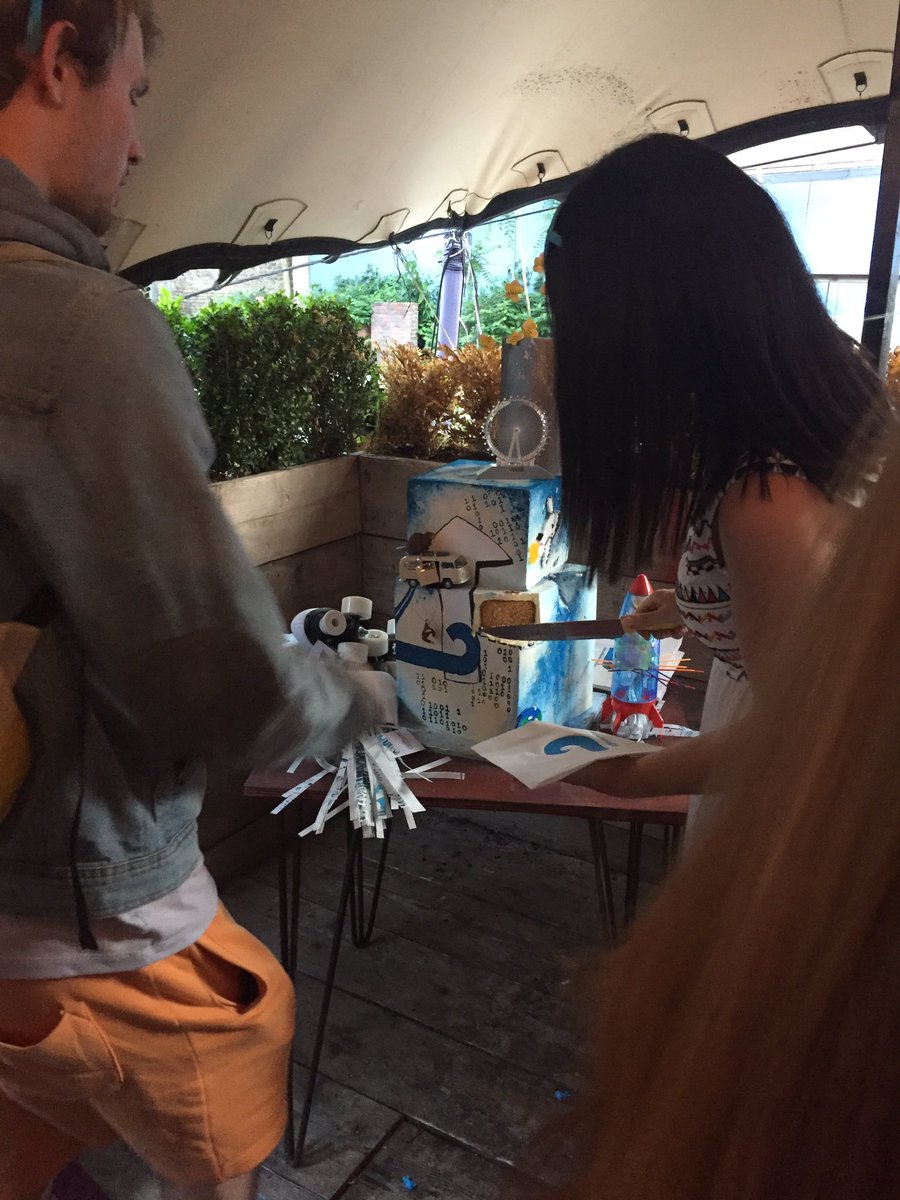 Louise_B2B's tweet image. Hadn&apos;t realised it was a cake until they cut it! Awesome cake @AdRoll #RollIntoSummer