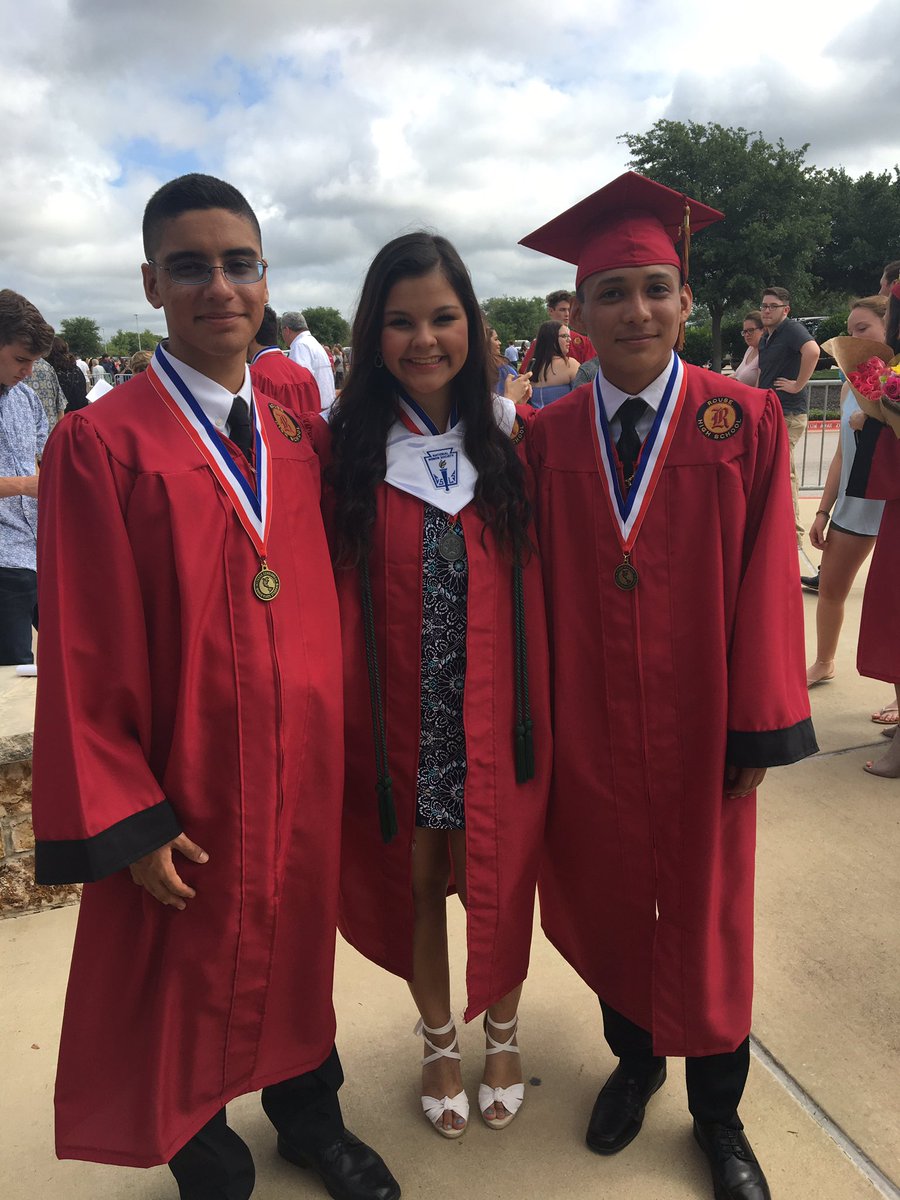 arturo_b_'s tweet photo. It was worth the small amount of sleep I got last night 🎓‼️  @atxjorge @_alibar13_ @Mal_Mal_Vargas @emilionunez24 https://t.co/TfTTgniIWz