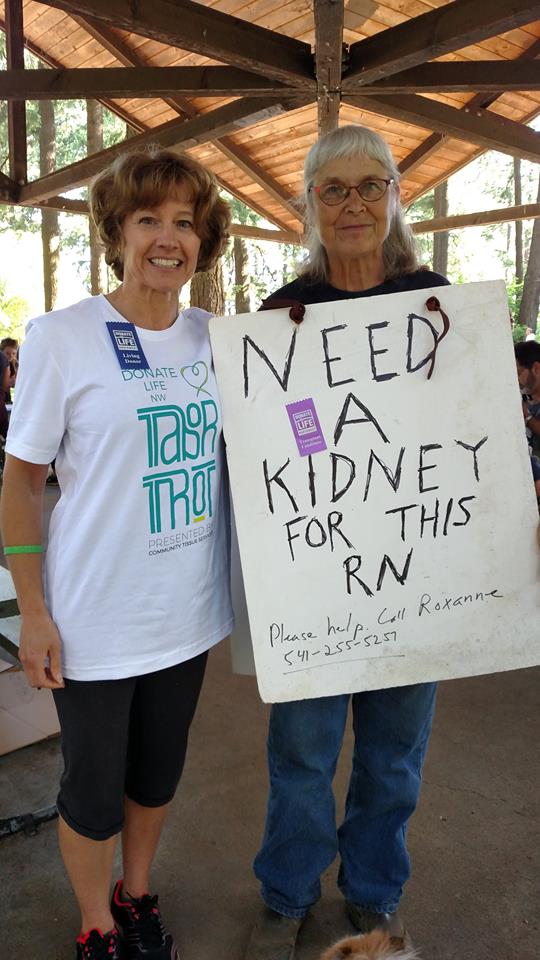 donatelifenw's tweet photo. Congratulations, Roxanne (right)! Today, she learned that she's found a living kidney donor!! #donatelife #livingkidneydonation #eugene https://t.co/k7Znxtboy8