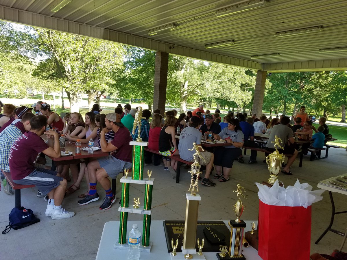 WatsekaTrack's tweet photo. #trackfamily enjoying the #porkburgers & #hamburgers at awards cookout!
#tracktradition #goodeats https://t.co/lb5RhW89UB