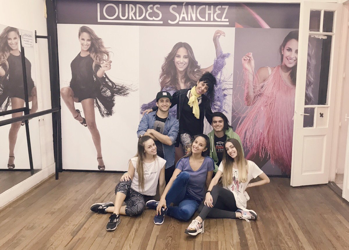 lourdesanchezok's tweet photo. Ensayando nuevas canciones para @UniversoLourdes 🍒🍌🍉🍇🍓🍊🍋🍈🥝🌽🥕🥒🍆🍅🍎🍇🍏🍉🍇🍍🍑🍎🍊🍈🍓🥝 https://t.co/CHJ5vDtcVi