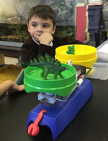STSTigers's tweet photo. #biggerthan #smallerthan Our Pre-K Fish took a trip to the science lab to learn these important science skills! #handsonlearning https://t.co/ipsITcN427