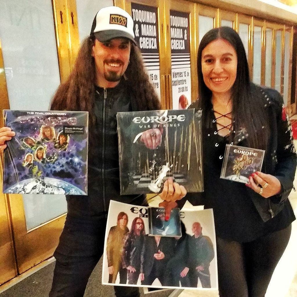T4FArgentina's tweet photo. ¡Nuestros ganadores se fueron a vivir el Meet & Greet! 🙌 #EuropeEnArgentina #4FUNEXPERIENCE https://t.co/oWUjrBF15U https://t.co/p7Dbq3UsFD