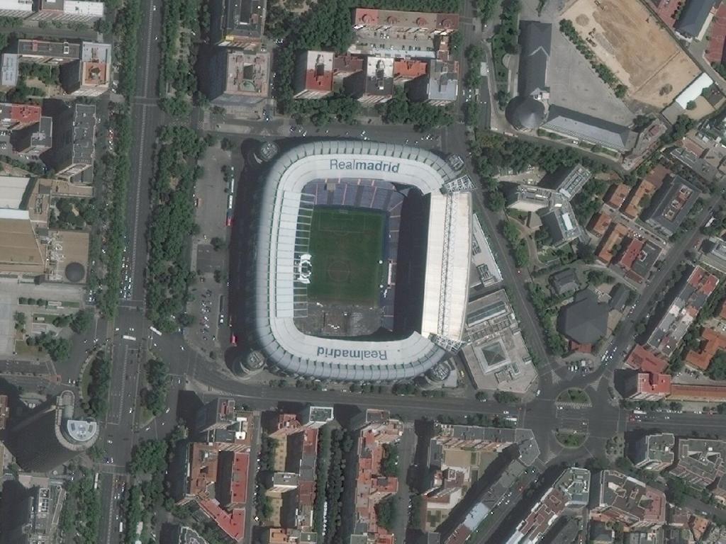 abuczkowski's tweet photo. Top 10 most famous European football stadiums on satellite images https://t.co/pRYVu4DLMY https://t.co/gwyVvsS1Kl