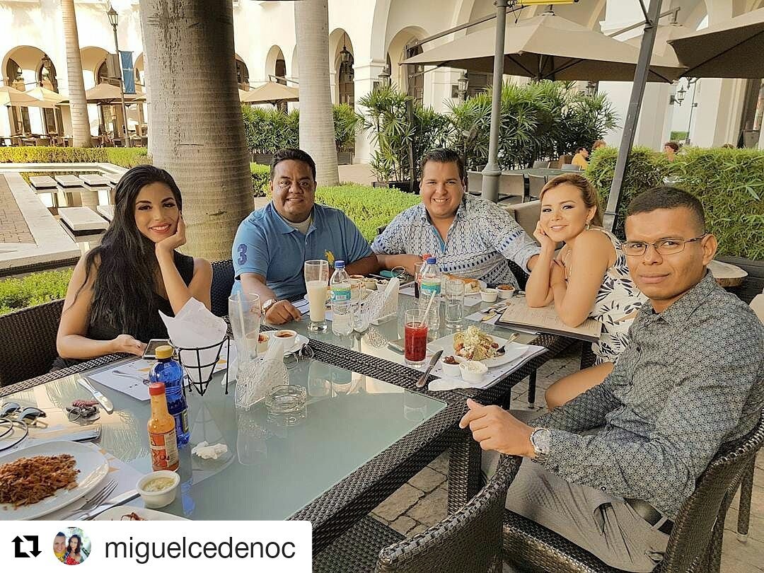 Celebrando a <a href="/DeBocaEnBocaTC/">De Boca En Boca</a>