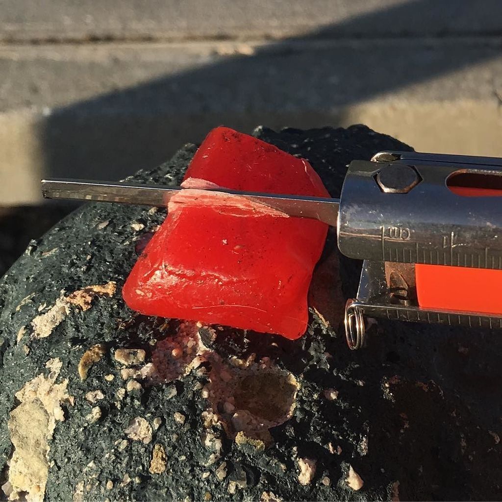 LighterBro's tweet photo. Cutting #skateboard wax in two is no problem the #LighterBroPro razor knife. https://t.co/gEnG0DKA4f https://t.co/UHwd1ov7XI