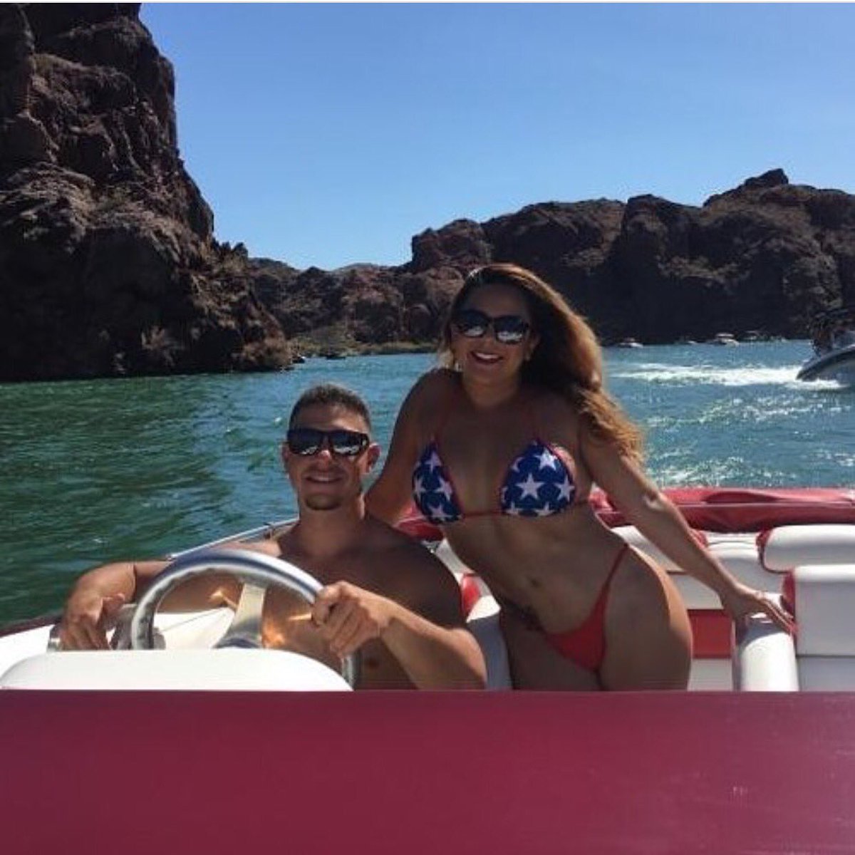 riverratfanatic's tweet photo. Cruizin Up Topock 🇺🇸MDW🇺🇸 #topockgorge #lakelife #havasu #bikinilife #sexybikini #flag #starsandstripes #MemorialDayWeekend #mdw @mcgruff38📷 https://t.co/iUVtavTKin