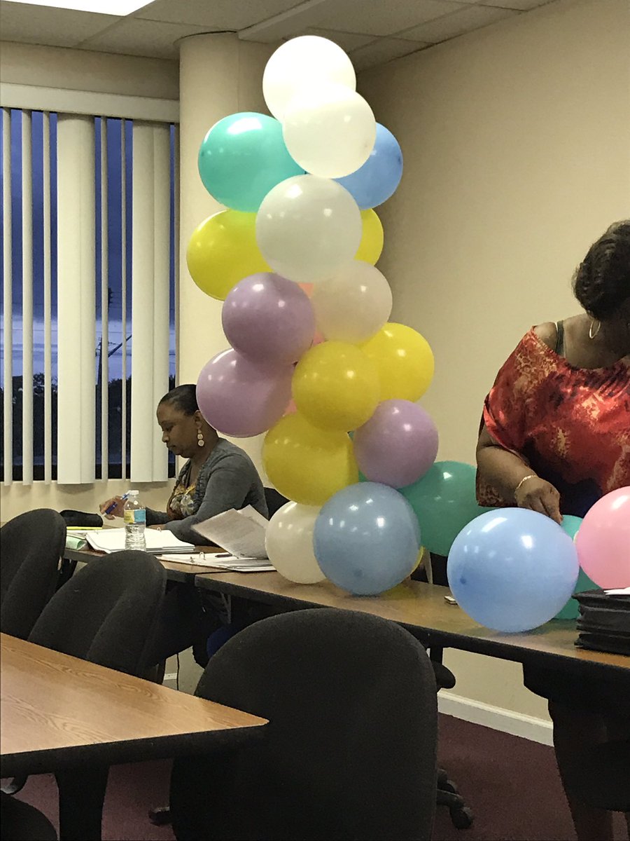MsKerestes's tweet photo. Who can build the tallest free standing balloon structure?? #Teambuilding #aspiringleaders #barryuniveristy #mastersedleadership https://t.co/FLhDJOT04j