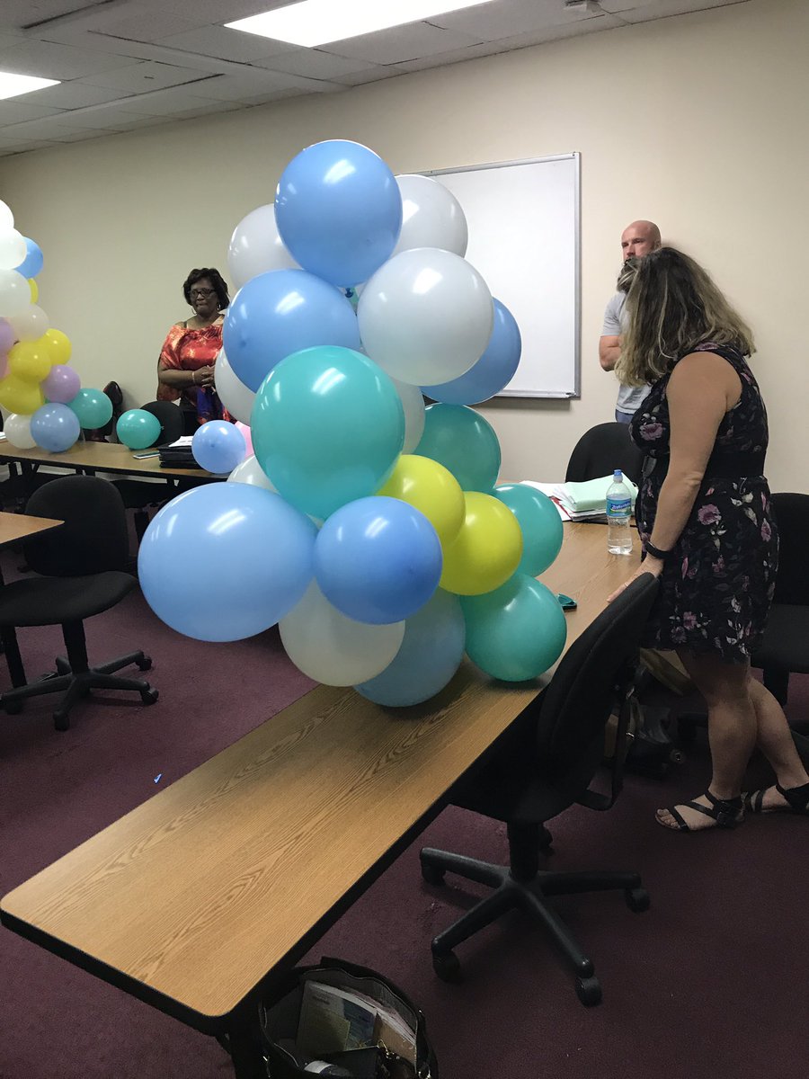 MsKerestes's tweet photo. Who can build the tallest free standing balloon structure?? #Teambuilding #aspiringleaders #barryuniveristy #mastersedleadership https://t.co/FLhDJOT04j